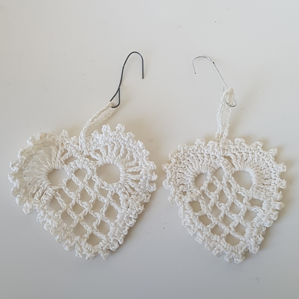 💲5️⃣ in 🛍️of3+  Lace Hearts Ornaments [Pair]